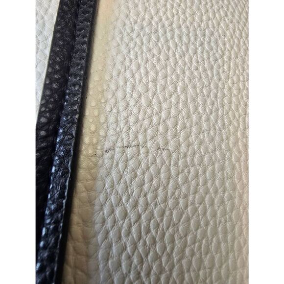 Tahari Micro On The Go Crossbody Bag New - Picture 8 of 8
